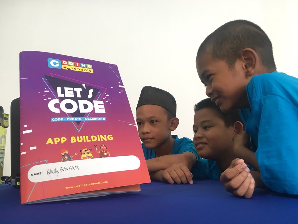 codingatschools's tweet photo. Teams are all still working till the last whistle. Fighting!
#codingatschools
#NEGARAKU
#MOF_Malaysia
#MyNBOS
#bahtera2018
#bahterakelantan https://t.co/u00Lz3CPU5