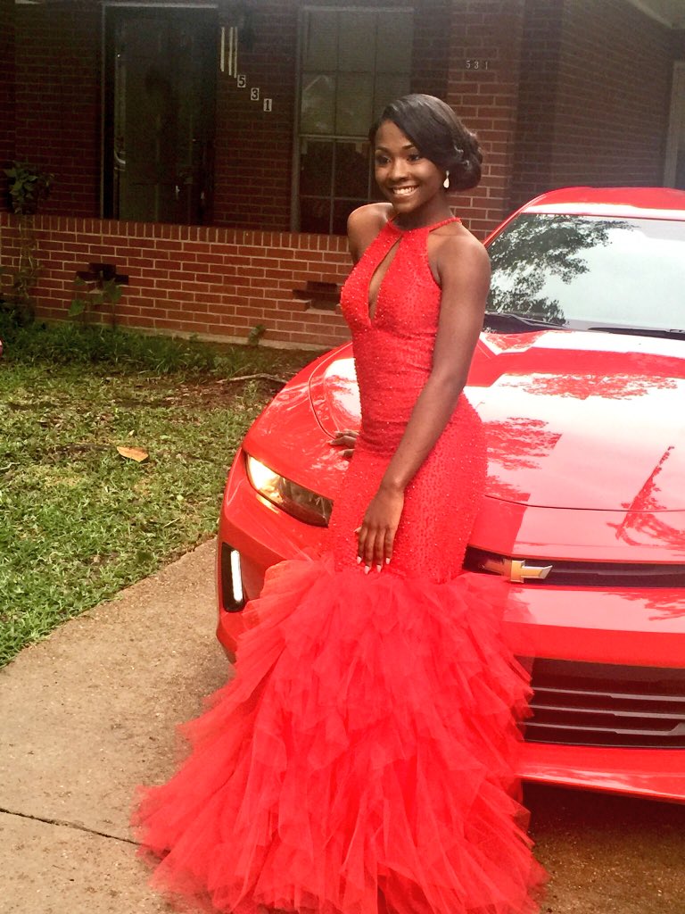 Double_Be_'s tweet photo. #royaldrip #roaringroyalty #prom2018 https://t.co/vBSOhczK3m