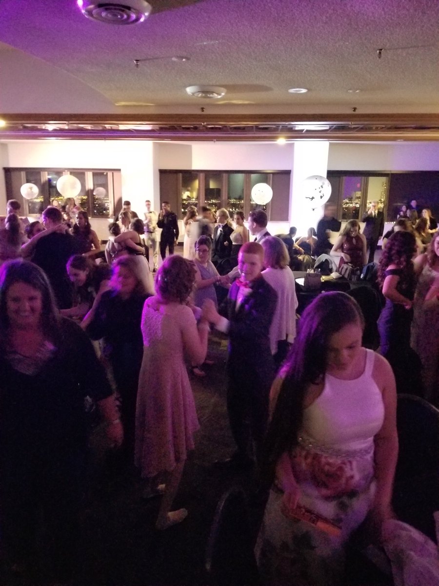 kleonard73's tweet photo. #shsprom2018 https://t.co/sgQxYOpex1
