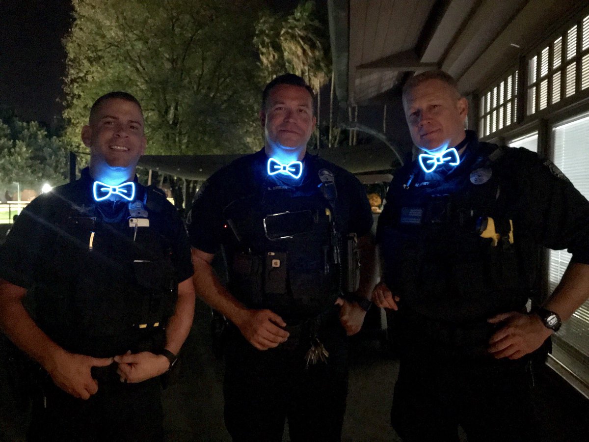PeoriaPoliceAZ's tweet photo. .@PeoriaAzPS making sure everyone has a great time at @PeoriaPanthers Prom! #bowtie #peoriaaz #peoriapoliceaz #prom #prompicture https://t.co/fr6KSpvvOi