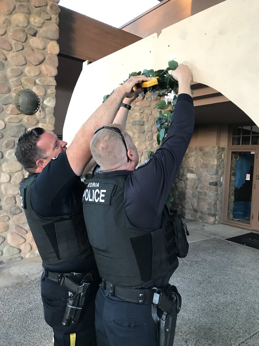 PeoriaPoliceAZ's tweet photo. .@PeoriaAzPS making sure everyone has a great time at @PeoriaPanthers Prom! #bowtie #peoriaaz #peoriapoliceaz #prom #prompicture https://t.co/fr6KSpvvOi