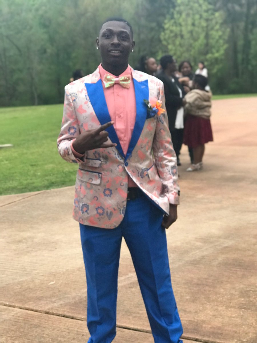 trevion_hillie's tweet photo. Your boy won prom prince 😈💯 https://t.co/YIoh6EIFSE
