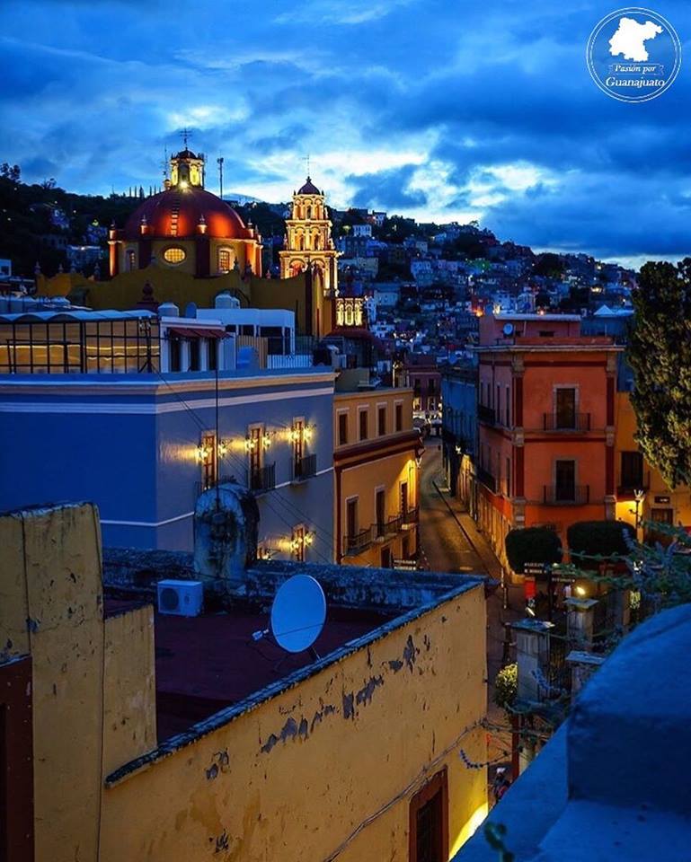 HotelAlonso10's tweet photo. Así serán tus noches en esta hermosa ciudad.
#FelizSábado https://t.co/qWeWXgAF0W