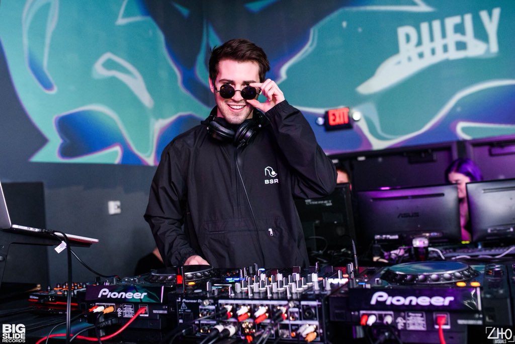 ruelytunes's tweet image. BeatMatch is NEXT FRIDAY. Get your ticket on their page (@beatmatchsea ) so you can come help me try to win that beat battle!

📸: @zhovisuals on insta.

#beatmatch #beatbattle #dj #producer #ruely #electronicmusic #indie #Seattle #BSR