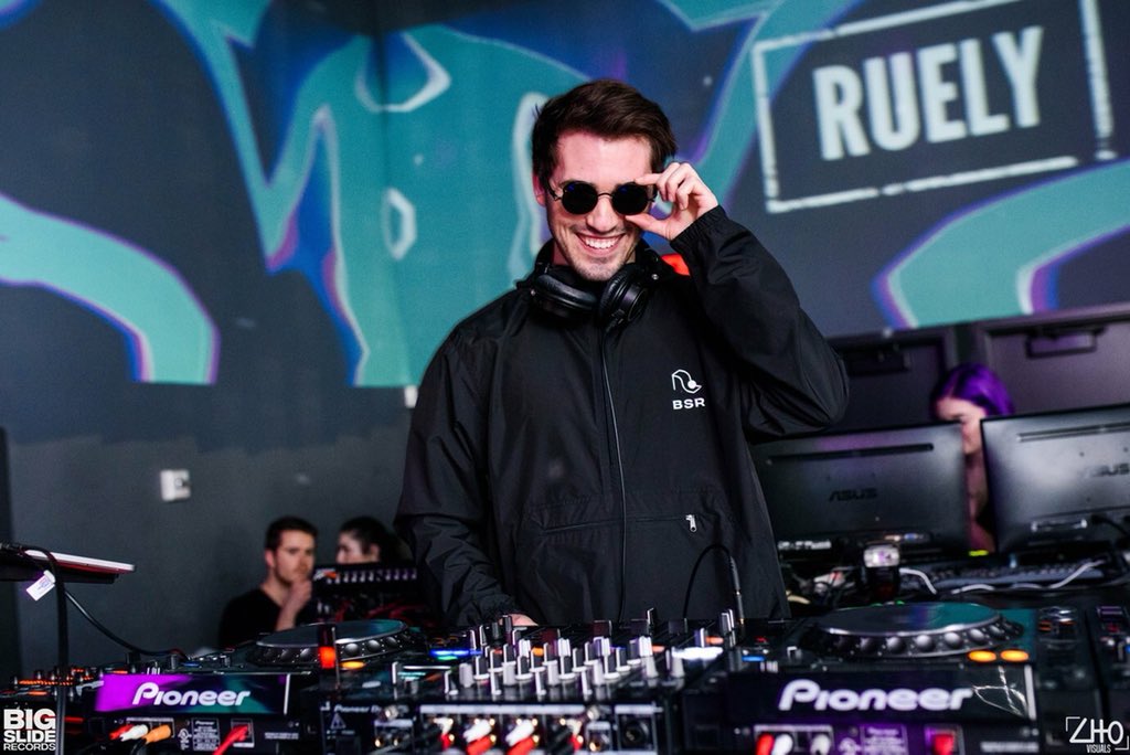 ruelytunes's tweet image. BeatMatch is NEXT FRIDAY. Get your ticket on their page (@beatmatchsea ) so you can come help me try to win that beat battle!

📸: @zhovisuals on insta.

#beatmatch #beatbattle #dj #producer #ruely #electronicmusic #indie #Seattle #BSR