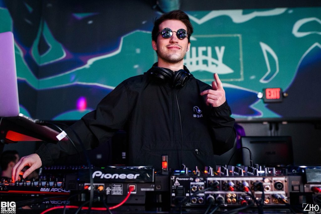 ruelytunes's tweet image. BeatMatch is NEXT FRIDAY. Get your ticket on their page (@beatmatchsea ) so you can come help me try to win that beat battle!

📸: @zhovisuals on insta.

#beatmatch #beatbattle #dj #producer #ruely #electronicmusic #indie #Seattle #BSR