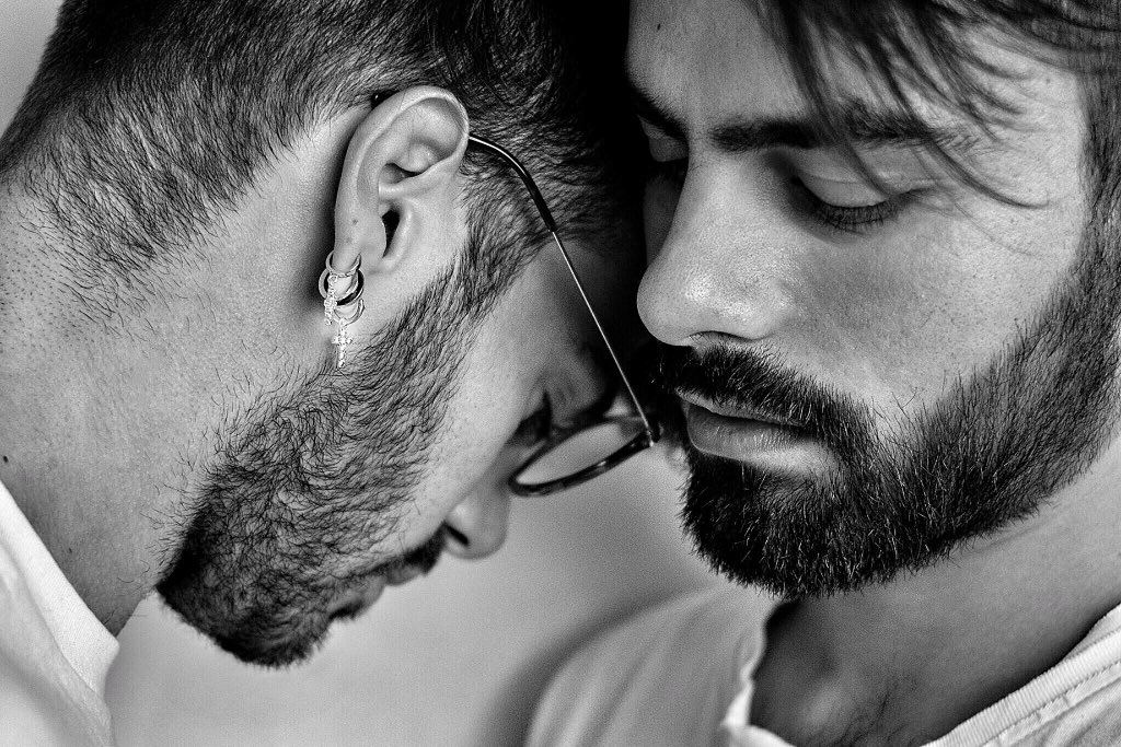 Enzam1992's tweet photo. L'Amore che legava lui e Mario era così. Era stato attraversato dall'ombra del dubbio, aveva affrontato mille tempeste, si era distrutto e poi era rinato più forte. Ma trovava la forza di esistere ancora, perché non poteva fare altrimenti.
#clario #laltrapartedime https://t.co/dZNLFsMNyf