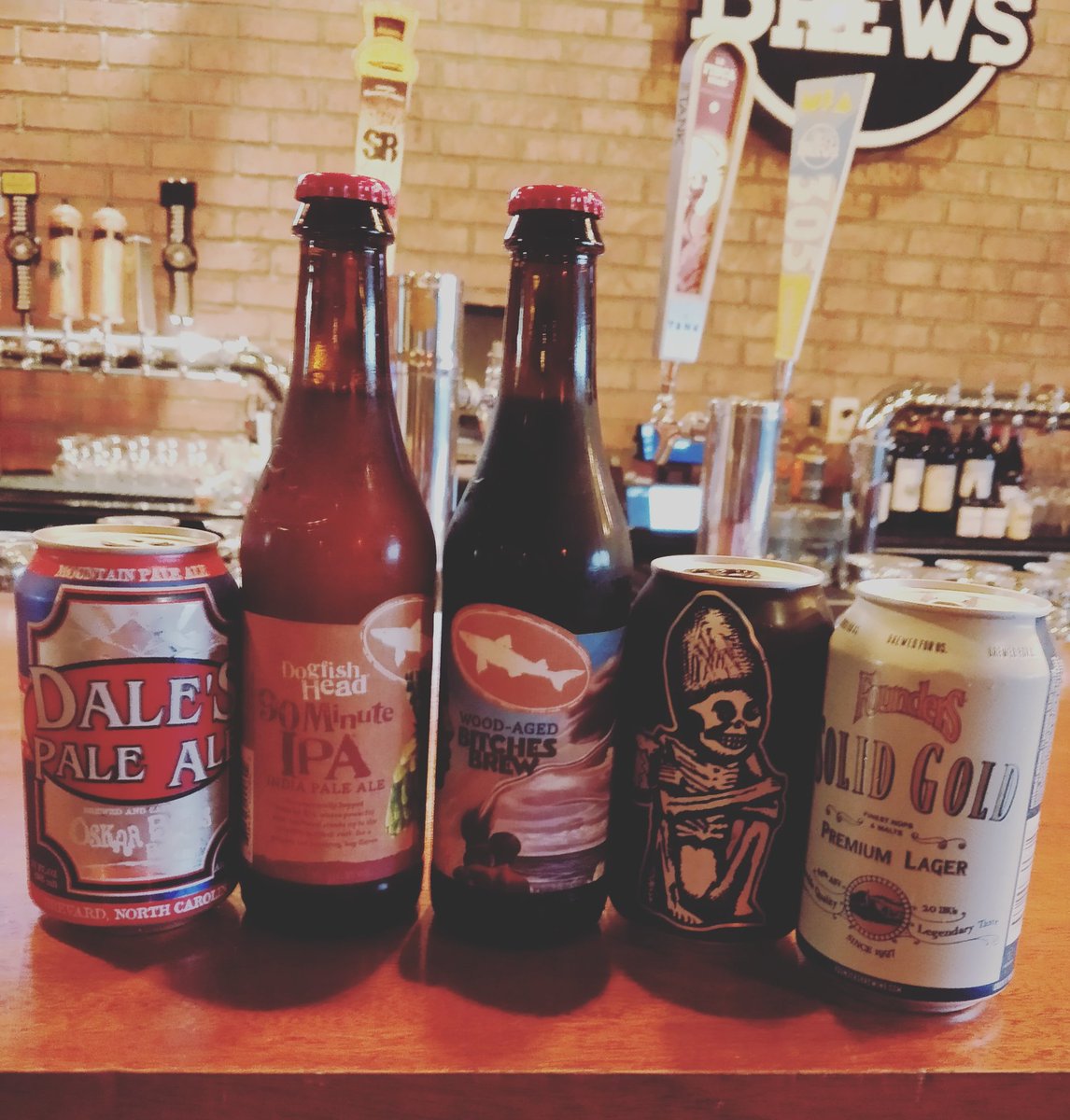 305Brews's tweet photo. Happy #nationalbeerday 🍺😎 Ask about our new out of state selections!! #dogfishhead #oskarblues #rogue #founders #drinkcraft #youdontalwayshavetodrinklocal 😉 #cheers 🍻 https://t.co/2hrrR6Qvkv