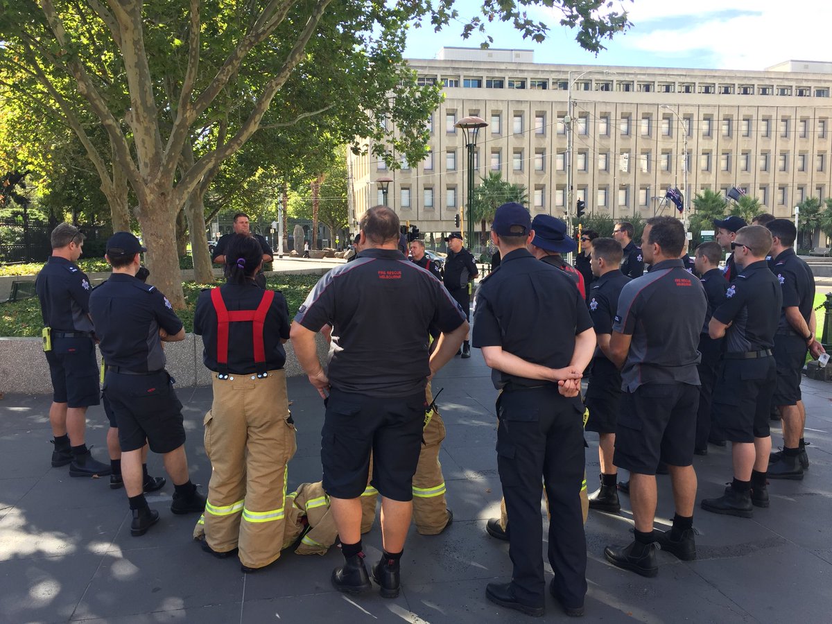 MFB_NEWS's tweet photo. Briefing underway ahead of our breathing apparatus exercise with @metrotrains at Parliament Station https://t.co/QPrlI973zU