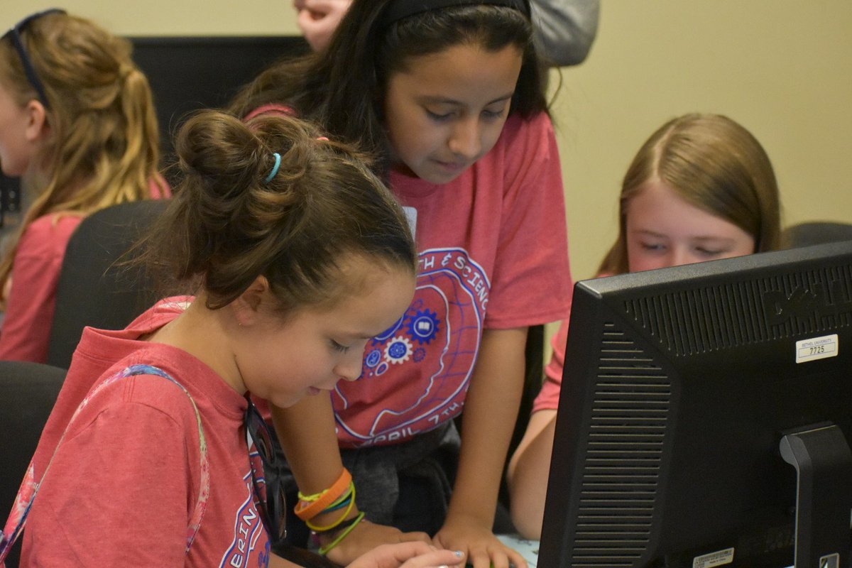 UniversityACES's tweet photo. An amazing GEMS Day at Bethel for our 5th grade girls! What an opportunity! Bright futures ahead! @UniversityACES #BethelSTEM #GEMS2018 #AHSchools https://t.co/3xgj4bhXN4