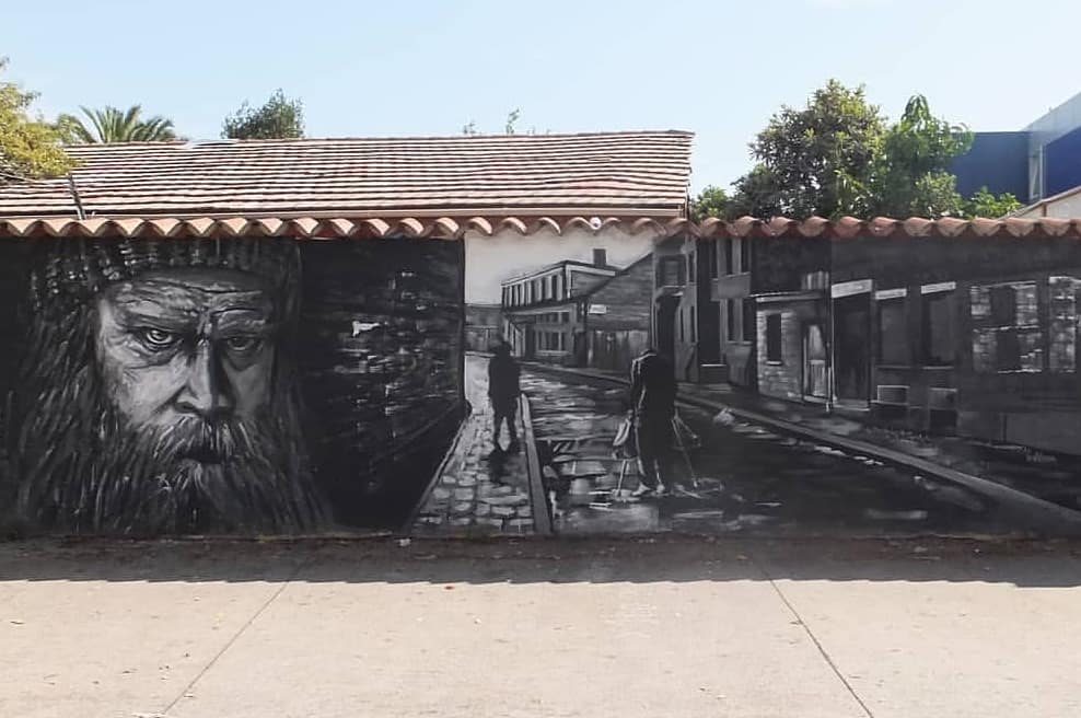 [MURALISTA DEL DÍA]

Álvaro González, uno de nuestros 10 muralistas, 26 años, de #Quilicura 

Artista Visual de la Universidad Católica. Trabaja en su taller donde realiza todo tipo de trabajos visuales. 

Instagram: Alvaro.stos 👨‍🎨

#Mural #Art #StreetArt #MuralLoMarcoleta