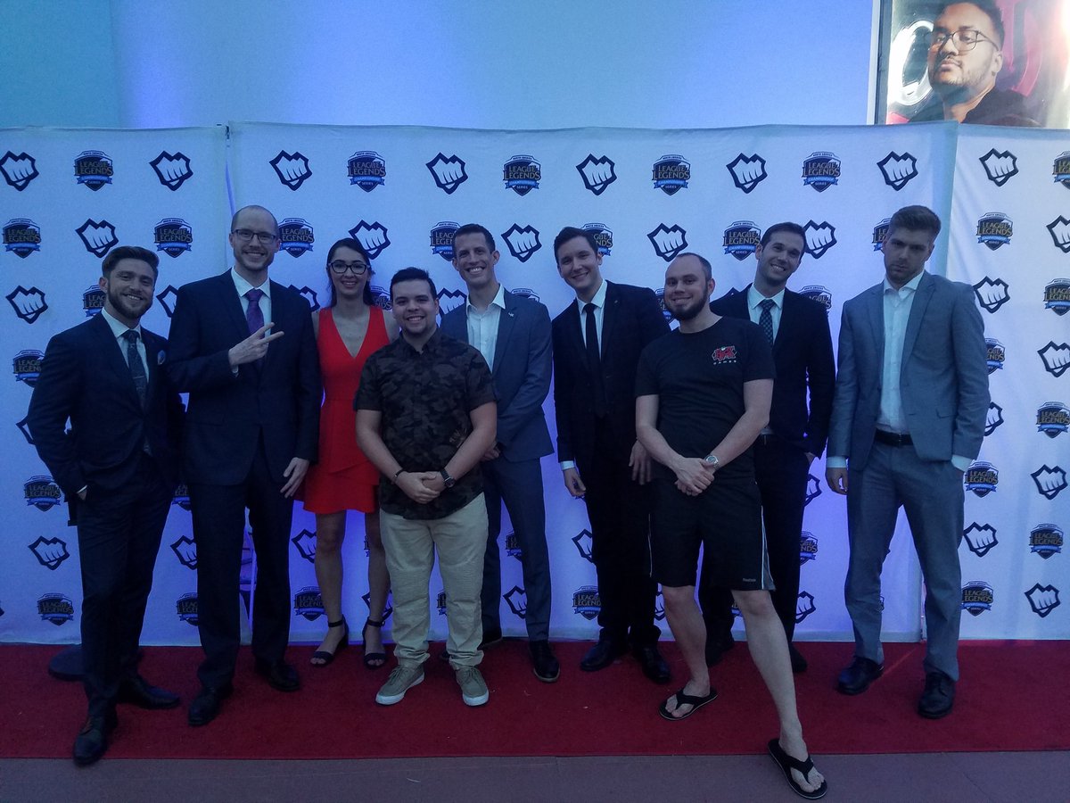 RubberMDLuffy's tweet photo. Met the coolest cast of people tonight, keep up the great work and I love you guys! #NALCSSPRINGFINALS #NALCS https://t.co/rvvrulQYGU