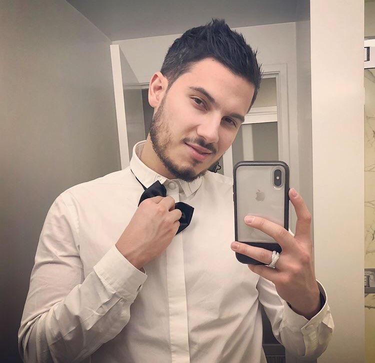 LaRevistaVEA's tweet photo. Cuando te das cuenta que Pipe Bueno ya tiene nuevo look 😍. ¿Se van de ‘party’ como el? 🌟🔥 https://t.co/jlQrarP7aZ