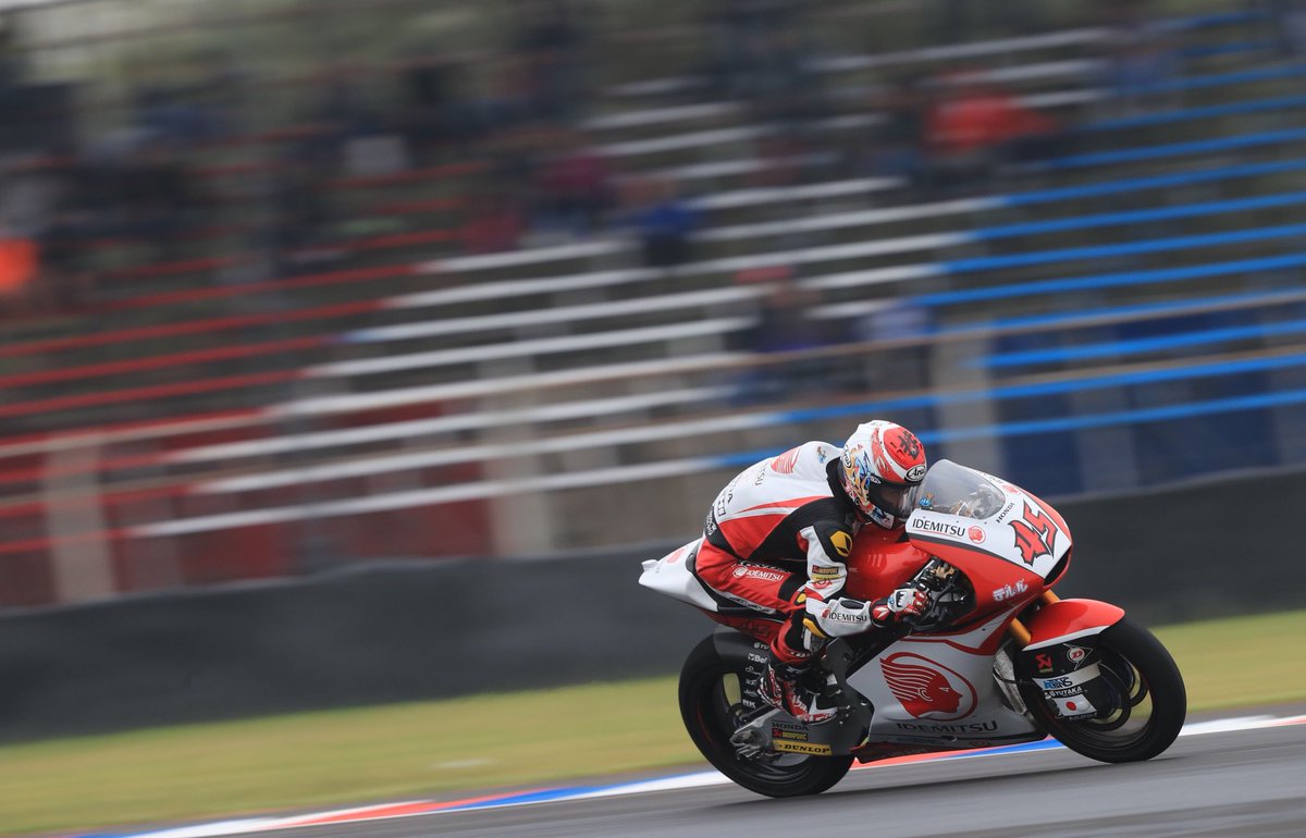 tetsuta45's tweet photo. 明日は攻めるのみ🔥🔥🔥
#argentinagp #moto2 #teluru #araihelmet #rstaichi #tcxboots #風間印房 https://t.co/XWVTMd5YUp