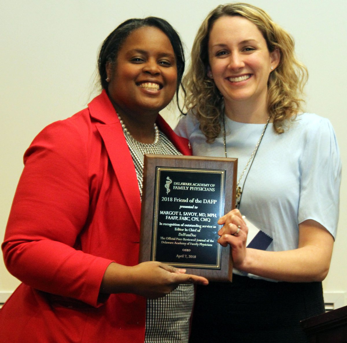 Delfamdoc's tweet photo. Congratulations to @templemedschool #FCM chair @MargotSavoy for being recognized at the 2018 Friend of the DAFP for her success launching, leading & sustaining our peer-reviewed journal #DelFamDoc https://t.co/fyScPskb56