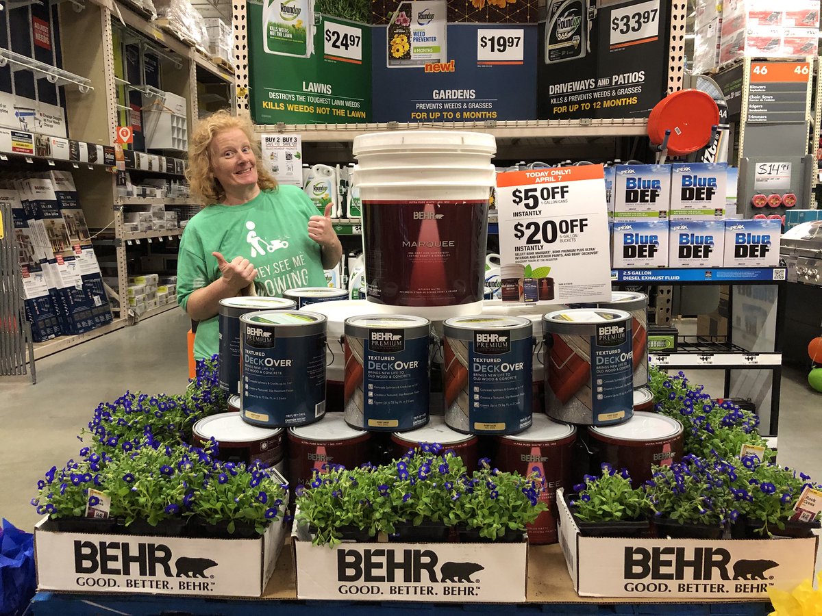 hammertime4705's tweet image. Freight team put together a great looking display to shoutout the deal of the day. It must be working because our paint associates have been mixing non-stop all day. #D19Wins #HomeDepot #paintpitcrew