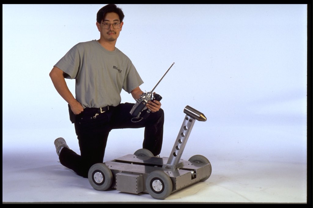 Grant Imahara on Twitter: "I've from robot combat. My first fighting robot Deadblow was years ago in 1999. They made it into toy and I wrote a book