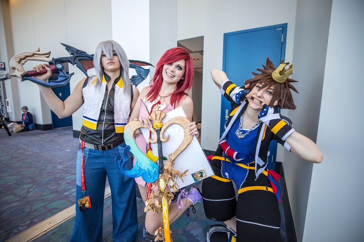 c2e2's tweet photo. Another day of spectacular cosplay here at #C2E2! Make sure you tag us in your favorite cosplay photos from the show floor! https://t.co/Xg76QAMGho