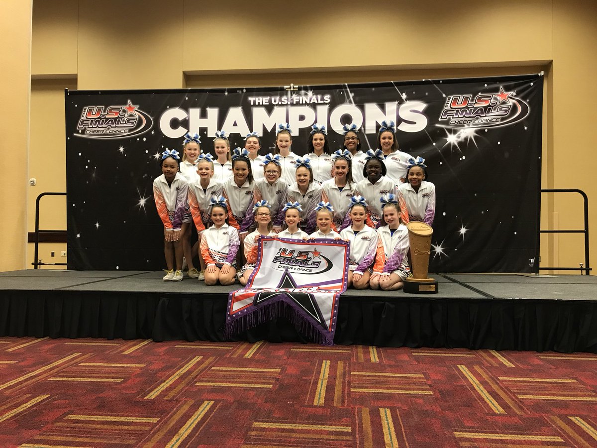 Cheercats's tweet photo. Lime Leopards rockin the #whitejacket #USFinals18 #clawsout https://t.co/ATZxOsnL8L