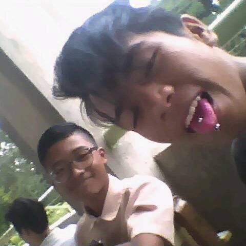 Lablabko1415's tweet image. My nerd Classmate😅😇😍