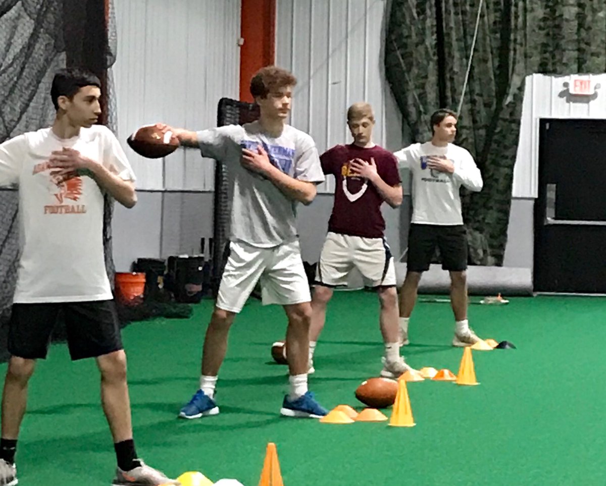 adboe5's tweet image. Back at it... Saturday nights with @DeafQBCoach.  #airattackqb #qbhitlist @qbhitlist