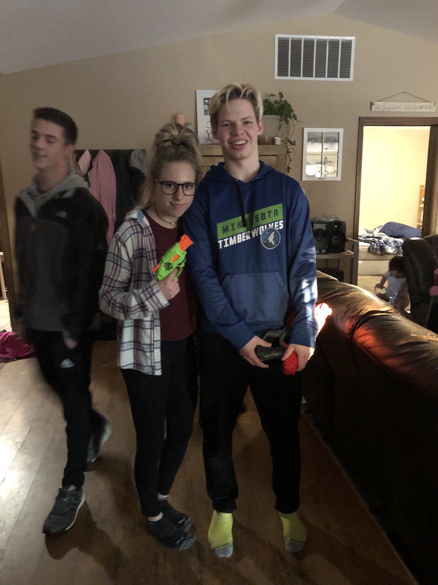 GurlzzLs's tweet photo. @Austyntobey shoots @brektthorsgard, making the score 4-2!! Counting down the hours until the rounds over🤫@Bmjinerfwar https://t.co/eNw9brv2mV