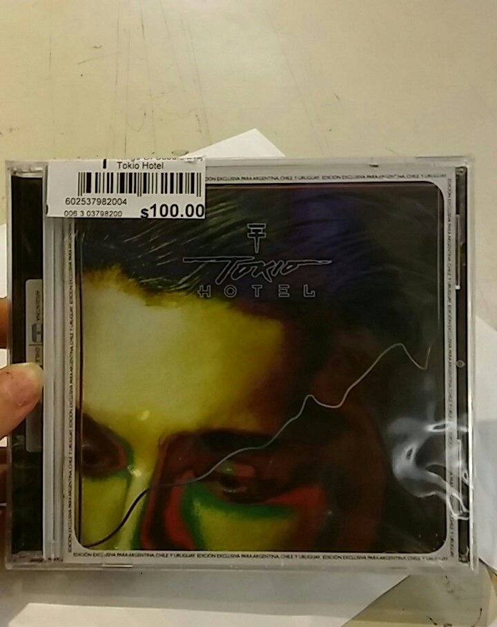 DreamMachine98's tweet photo. Omg i'm so happy 😭❤ my first babe 😍✨ @tokiohotel @billyisnotok https://t.co/dT9naWsyc3