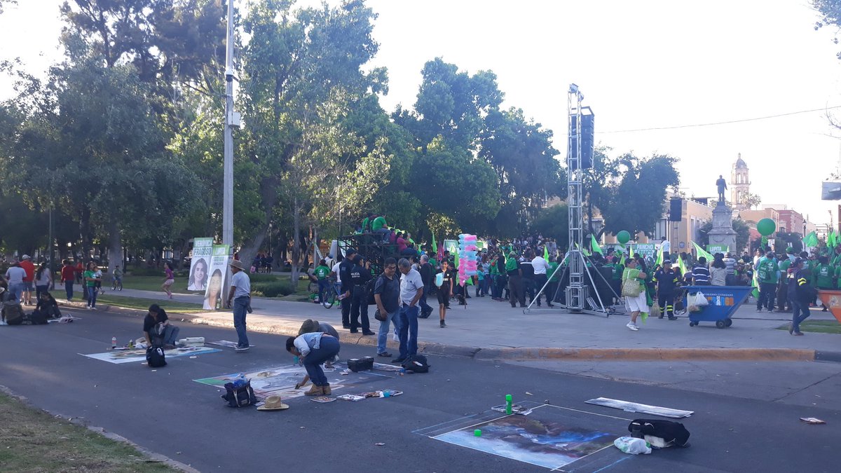 alexen88's tweet photo. Arte vs. Política 
Cada quién por su lado https://t.co/q03jFzemLo
