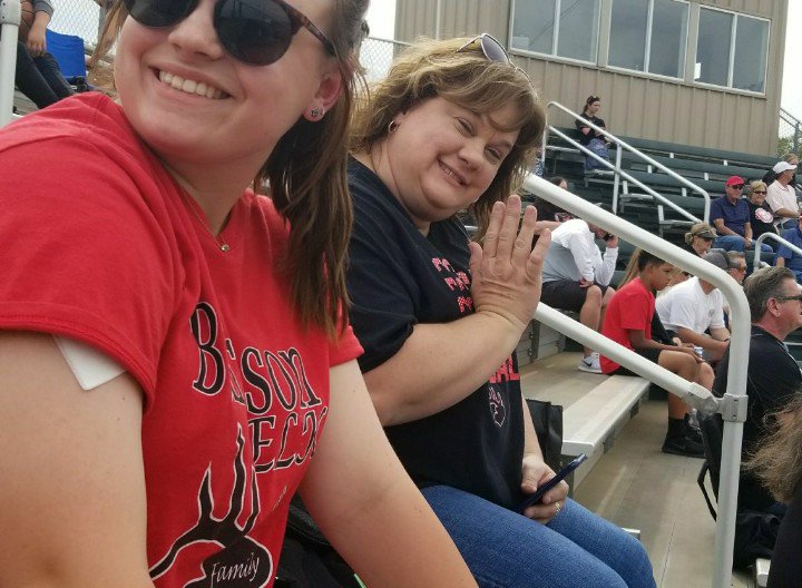 AMNTX18u's tweet photo. Had blast seeing one of my fav #AFEAlumni and Alumni parents 2017 Taylor Sutton @taylorsutton599 and @slsutton67 yesterday watching @bhsElkSoftball vs Burleson Centennial @maddie_jo9 @hayley_a_v @natbug_322 @braileywasik https://t.co/EZyEy7nsL4
