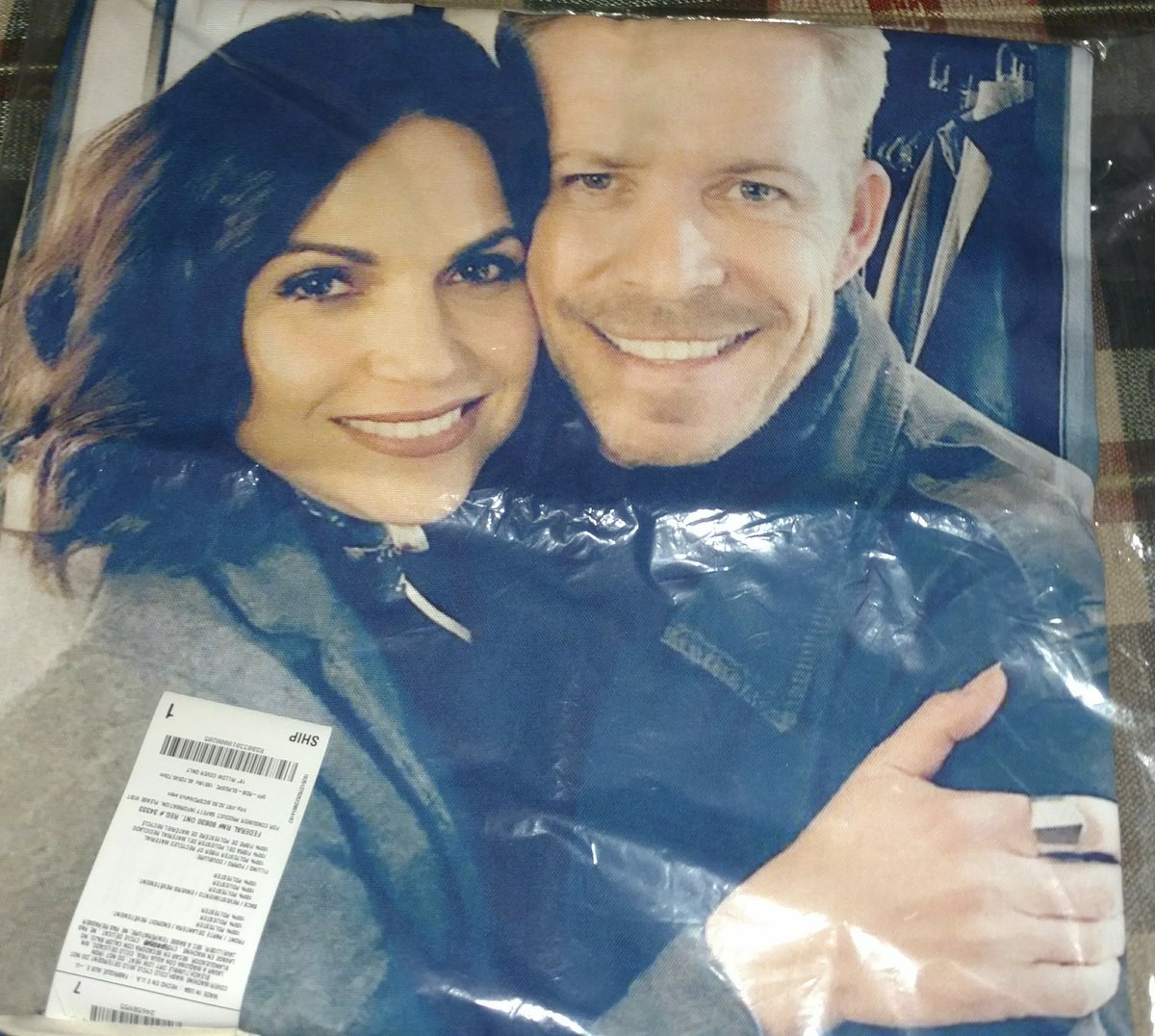 evilregalhoodie's tweet photo. I just received my #ThankYouOQ prize in the mail today. Thank you @politeregal #ThrowPillowCase I absolutely love it and can't wait to add it to my OQ collection on my sofa! β€οΈππΉπ https://t.co/ciu7EVROvv