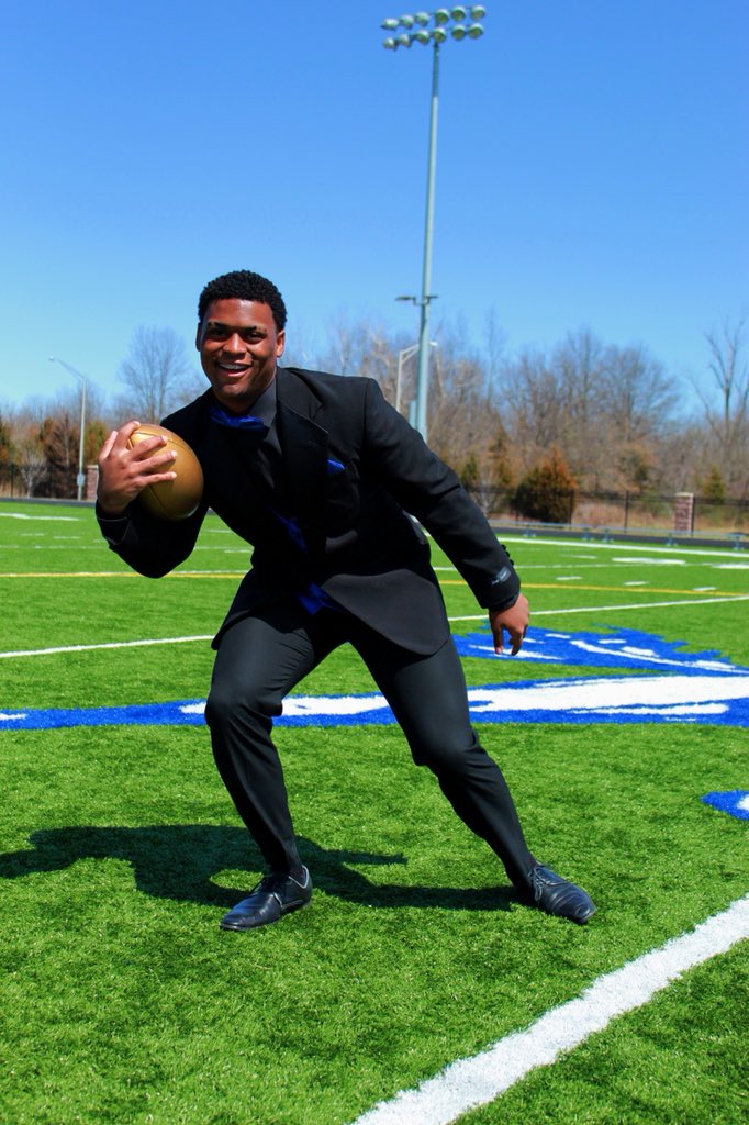 tharealnumba2's tweet photo. I like this 🤟🏾✌🏾
#Promphotoshoot https://t.co/ehafKOgyzf