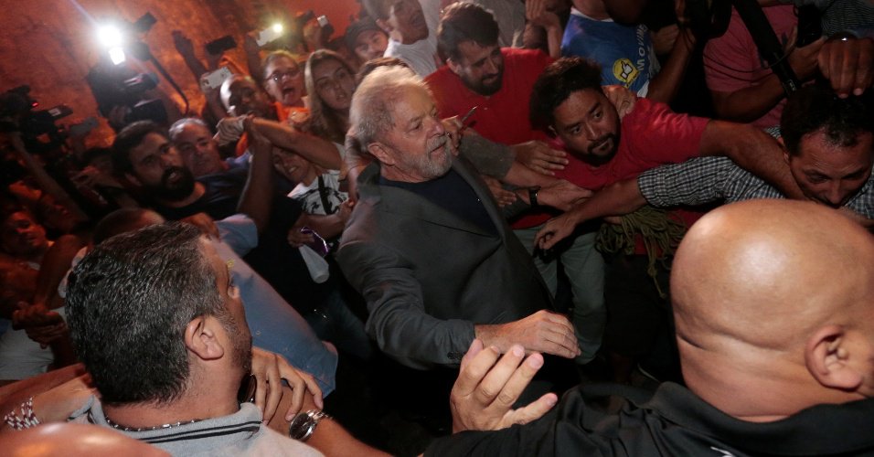 Lula terá direito a TV em cela na PF em Curitiba trib.al/AU7fQ7J
