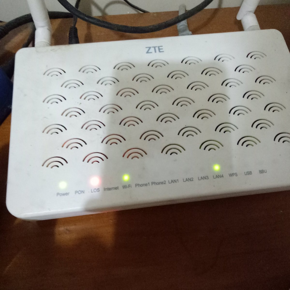 ntasialie's tweet photo. @telkomcare kak admin, lampu merah LOS tiba-tiba muncul, jaringan gak bisa jalan, sekitar jam 10 malam kemarin hari Sabtu, 7 April 2018. Saya tunggu sampai pagi ini masih begitu https://t.co/oGM9LuP0jN