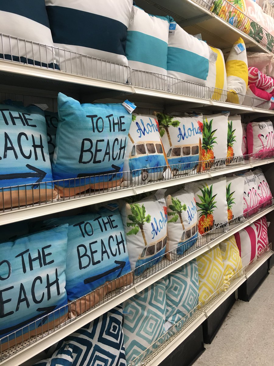 thepolishedp's tweet photo. Summer outdoor pillows, pillows, and more pillows spotted at @MichaelsStores The flamingo one is my fave π These were $19.99 each but you can always use a coupon! Which one would you get? Check out my IG stories to see the other goodies I found βοΈπ΄ #michaels #michaelssummer https://t.co/fbC6pAzLVK