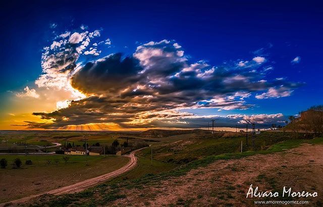 amorenogomez's tweet photo. Atardecer desde Hita.
#sunset #sunsets #atardecer #castillalamancha #guadalajara #spain #españa #landscape #landscapephotography #paisaje #photooftheday #photography #photo #beautiful #awesome https://t.co/4cPQcKJaFv https://t.co/5XhbgPFzzM