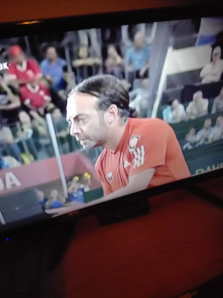 albamaria777's tweet photo. #CopaDavisxFOX Lo único que queda es felicitar a @massunico y sus jugadores que dejaron todo lo que tenían y más,  ya que nadie daba un centavo x los Chilenos y faltó solo un pelito para la hazaña.👏👏👏👏👏👏👏 https://t.co/oVxtvI8bPr