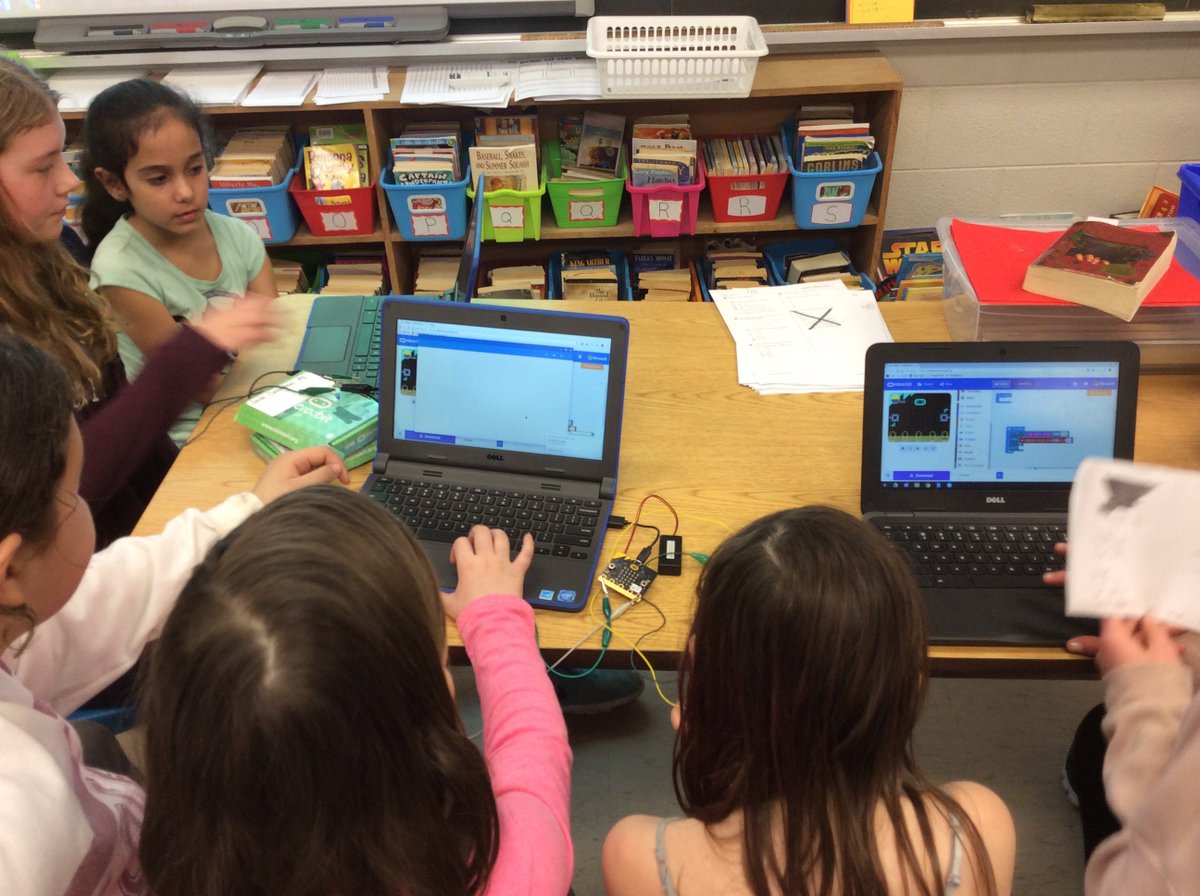 ReynoldsTeach's tweet image. Grade 6 and grade 3 makerspace buddies exploring microbits together. @JackCallaghanPS @microbit_edu #tldsblearns #tldsbmakers #tldsbcode @mschislett #makerspace #makered @CanConnectEd