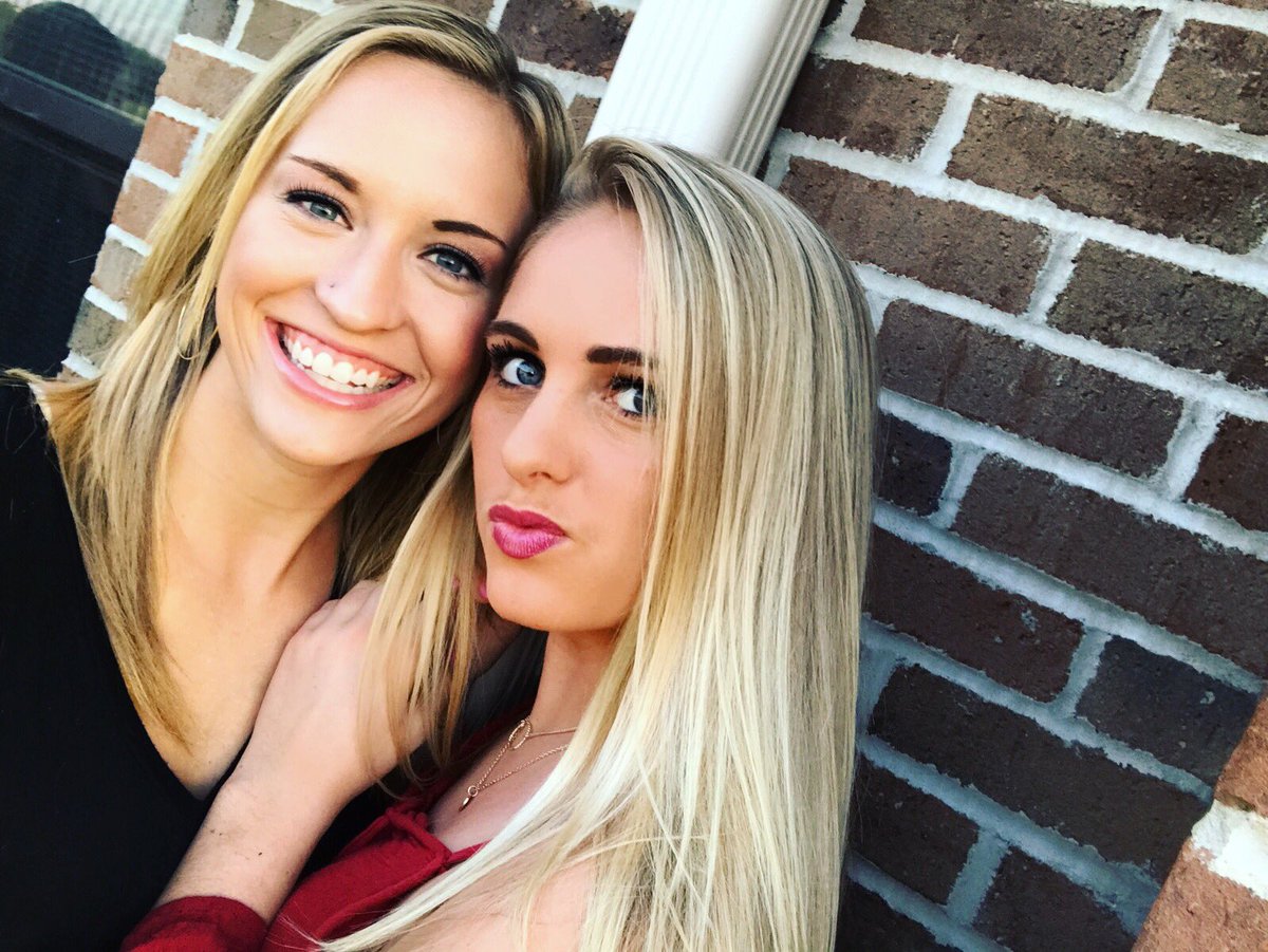 ellie_juengel's tweet photo. This cute little southern bell turned 22 today🙆🏼‍♀️ I love you to the moon Rooms💕 https://t.co/W4YuRTFU7A