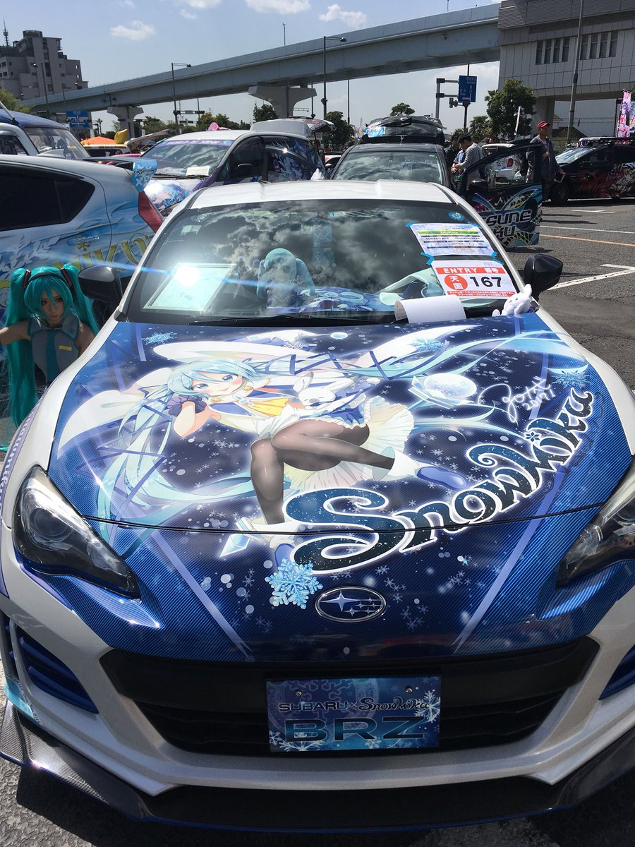 痛車天国 Twitterren 痛車天国会場に入魂の愛車が集結 車種 Subaru Brz 愛嫁 Snow Miku 初音ミクのコスプレイヤーさんと2ショット 痛車天国