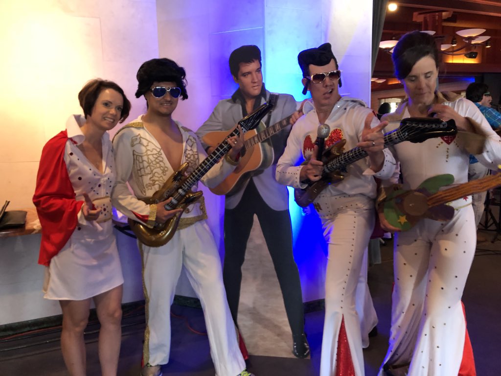 ebinternacional's tweet photo. Party time.  2018 Gala.  #rocknroll https://t.co/ZZNK1AlROC