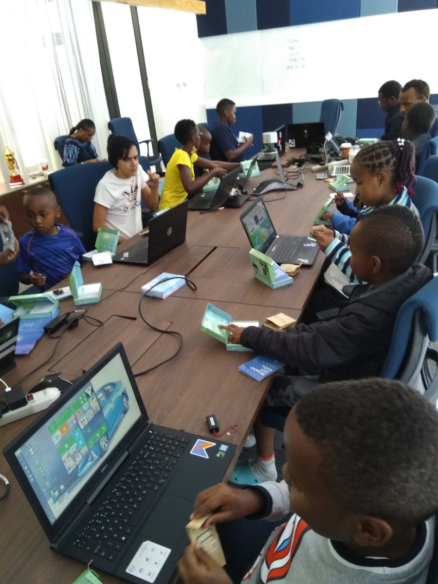 earlycamp's tweet image. Yesterday was our @microbit_edu session with the children. @Microsoftea offices.
#Microbit #EarlyCamp #ChildrenCode