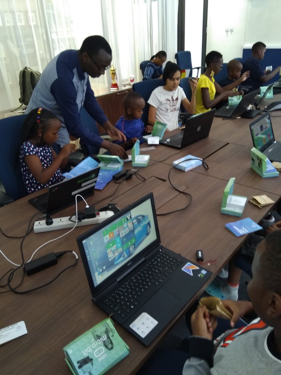 earlycamp's tweet image. Yesterday was our @microbit_edu session with the children. @Microsoftea offices.
#Microbit #EarlyCamp #ChildrenCode
