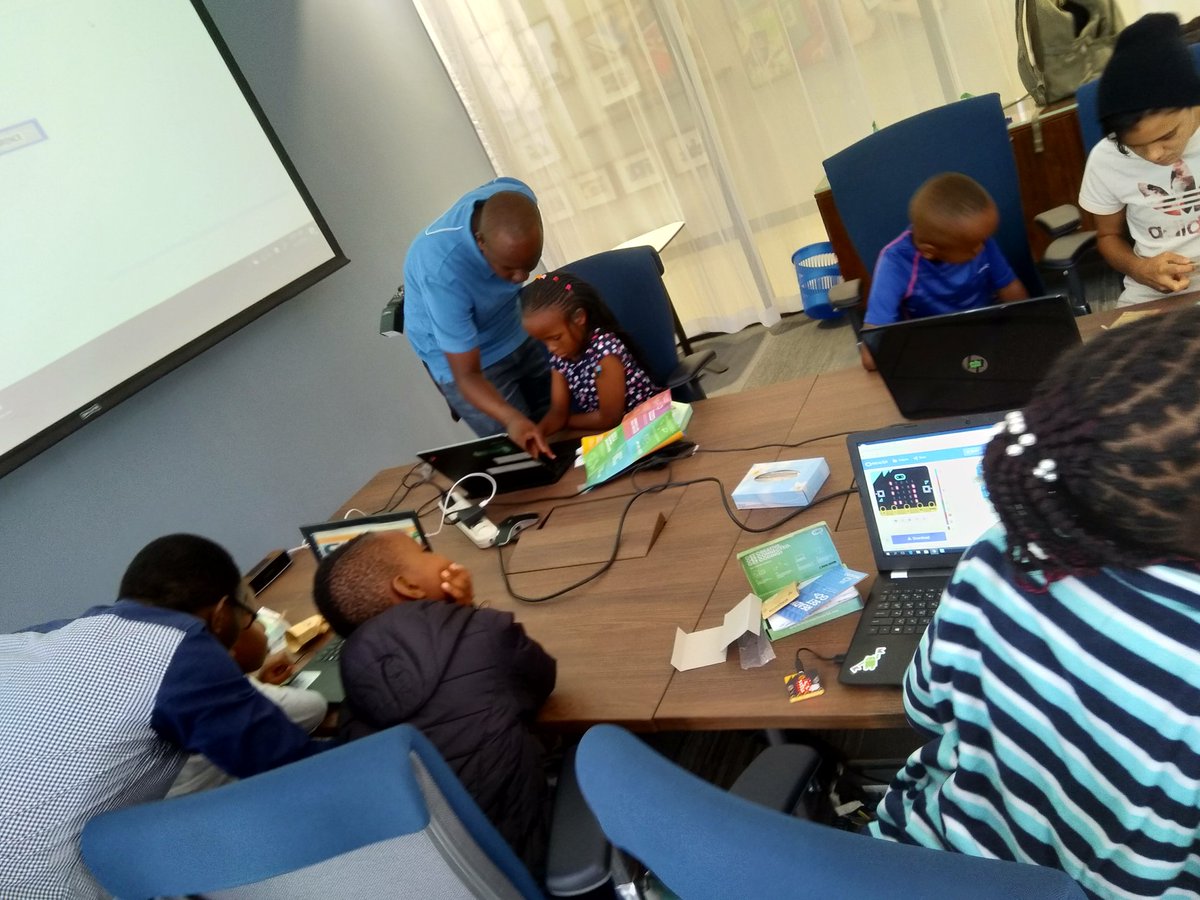 earlycamp's tweet image. Yesterday was our @microbit_edu session with the children. @Microsoftea offices.
#Microbit #EarlyCamp #ChildrenCode