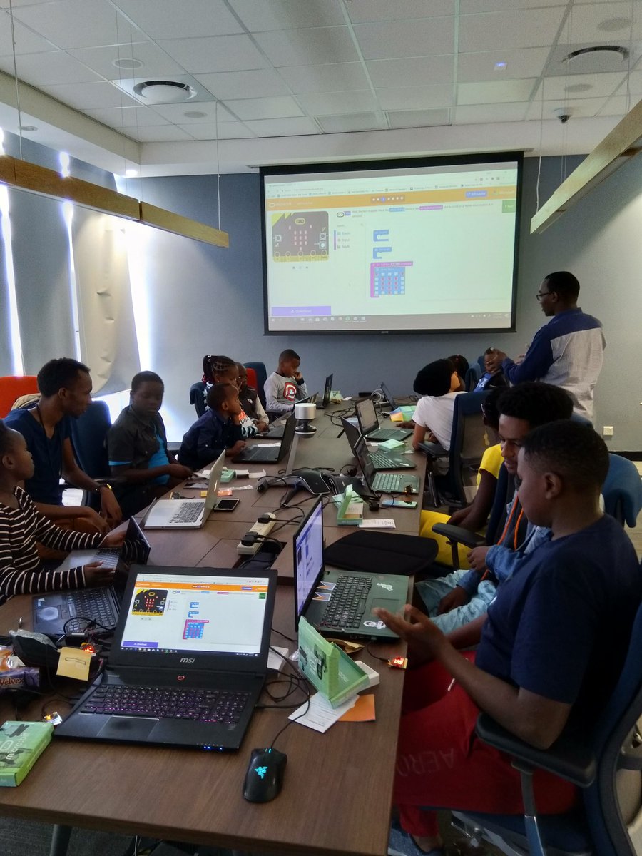 earlycamp's tweet image. Yesterday was our @microbit_edu session with the children. @Microsoftea offices.
#Microbit #EarlyCamp #ChildrenCode
