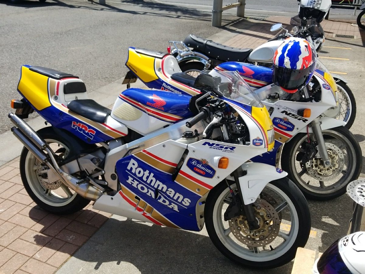 karokarotaro's tweet image. 訳あって会社からロスマンズ変態いや編隊！最高～( ≧∀≦)ノ

#ロスマンズ
#NSR250R
#右２本出し