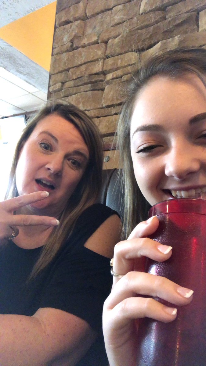 sydnewc's tweet photo. #soberspringbreak with some of my awesome bffs!!! #MyVibeVA @YourVibeVA https://t.co/K4zrNQJh8m