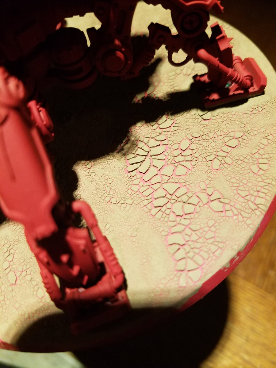 40kDude's tweet photo. Crackle effect on my Dunecrawler base. https://t.co/kko2iDhibQ