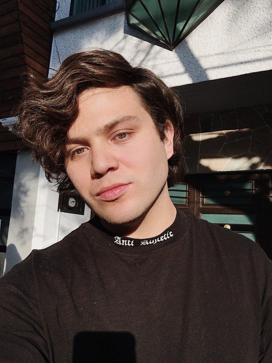 luisgarcelli's tweet photo. Selfie 😋 https://t.co/EhTfW2RtDS