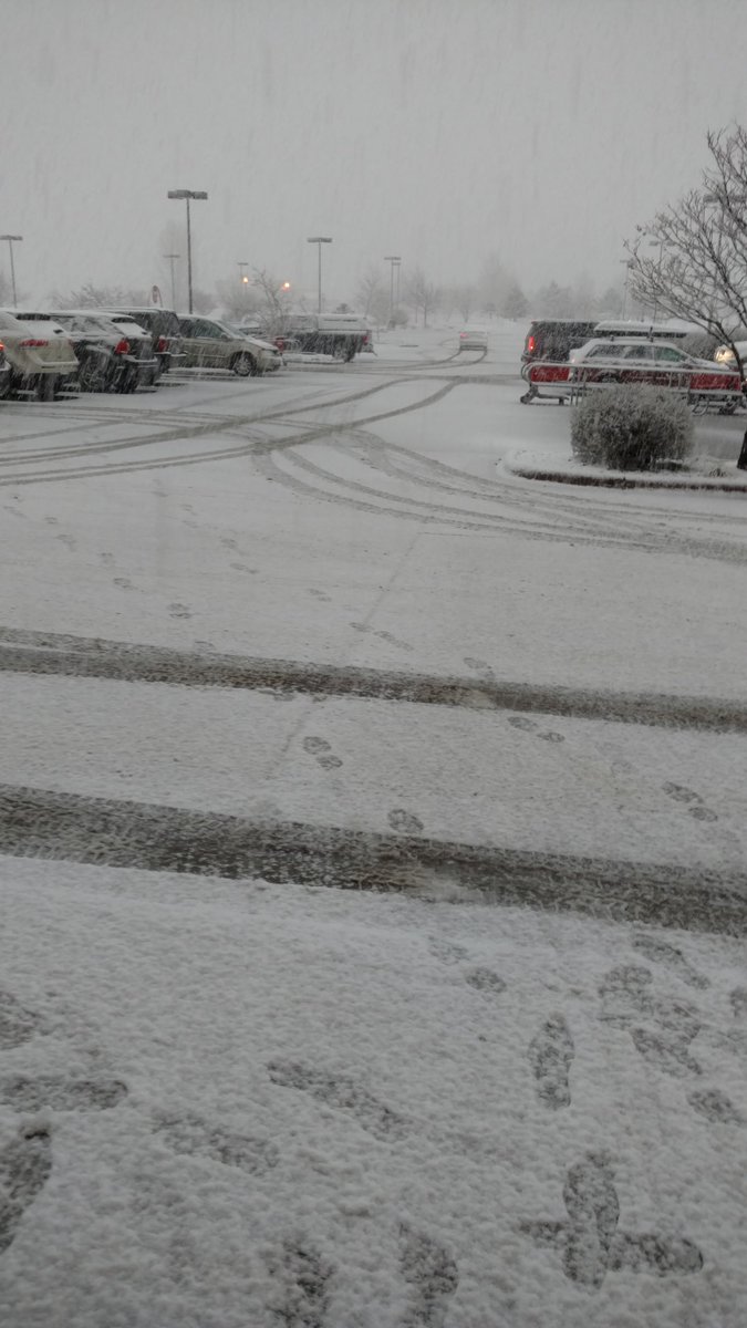 Weather Channel App says it's raining with chance of rain tonight. THIS IS NOT RAIN! #bozemoney