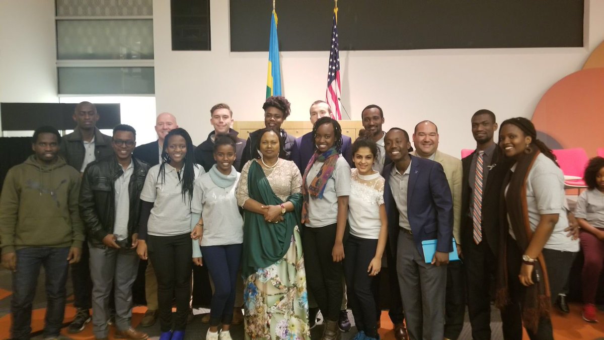 AmbMukantabana's tweet photo. Thank you to our #Rwandan Students for lighting the candle in memory of the million lives lost and for keeping the flame alive for future generations #Kwibuka24 @KwibukaRwanda #NeverAgain https://t.co/MTYYDnhpkC